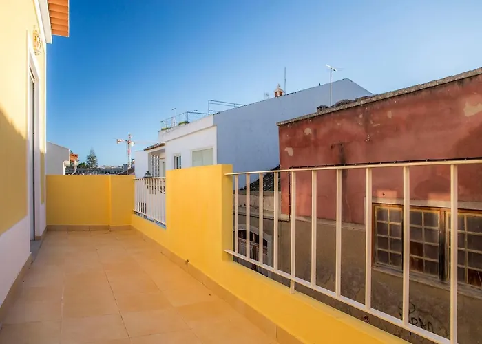 B34 - Central Townhouse In Lagos